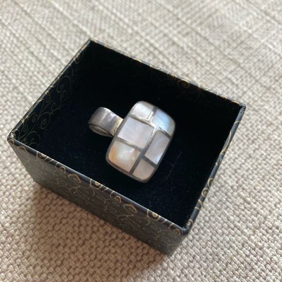 Vintage sterling silver and mother of pearl pendant - Picture 1 of 5